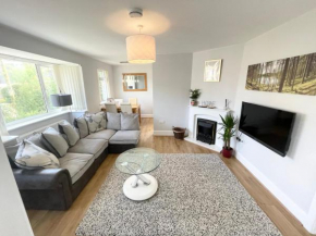 Cosy Bungalow in Ringwood Town Centre with lots of Parking and Large Enclosed Garden